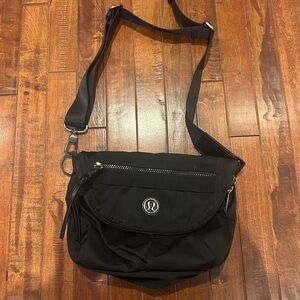 LULULEMON perfect condition black crossbody or fanny pack